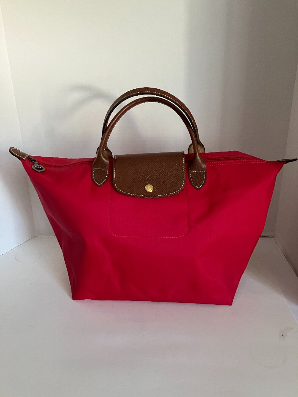 LongChamp Le Pliage Medium Size Folding Tote Travel Bag Red.  READ